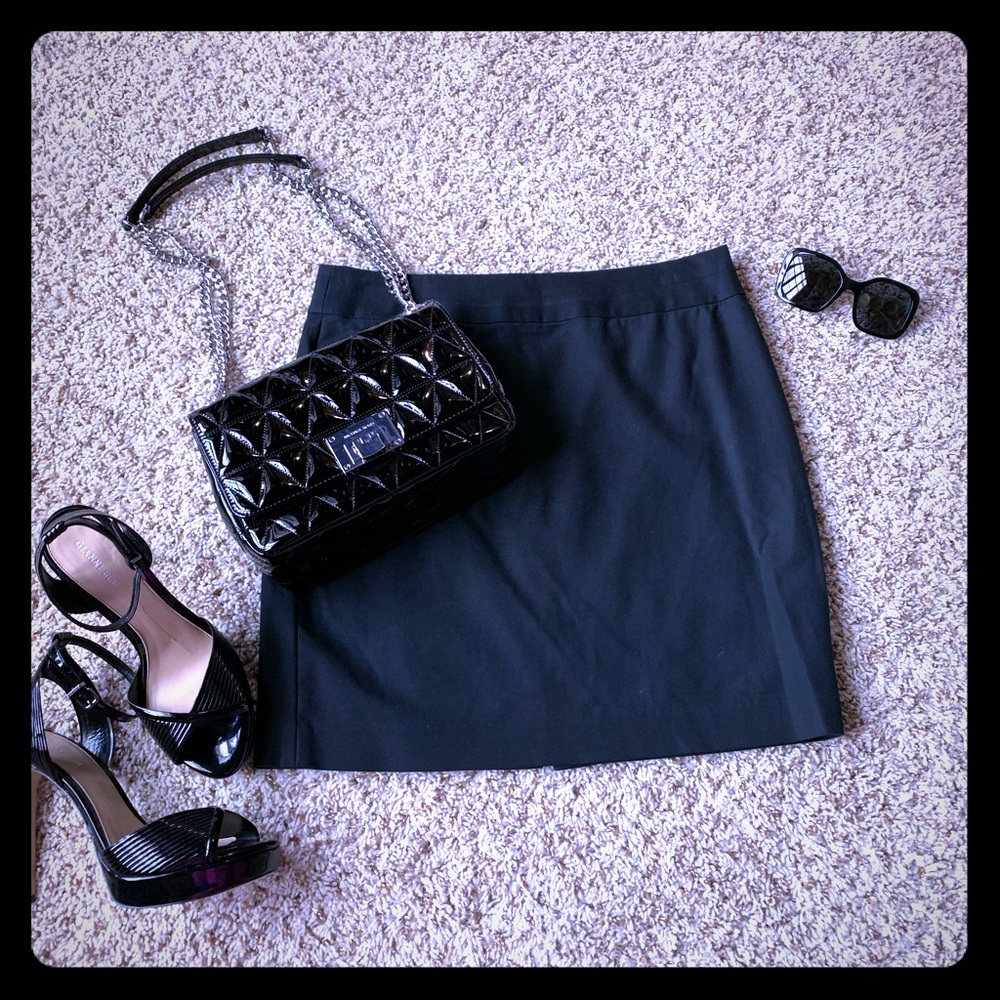 Used Ladies Black Banana Republic Skirt